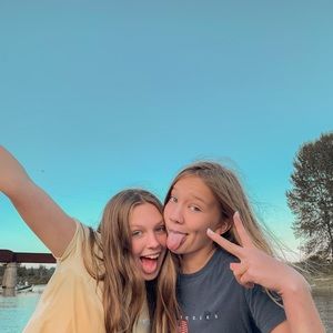 Meet your Posher, Chloe